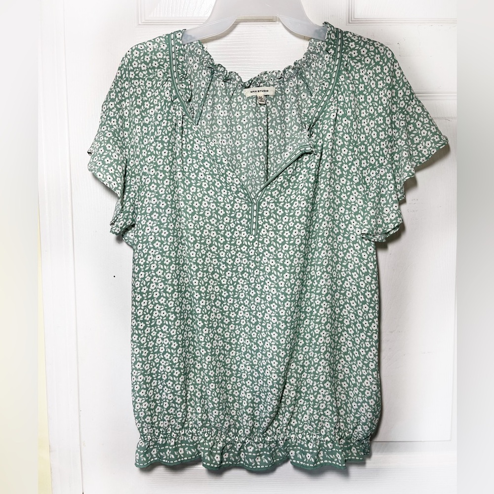 Max Studio Green Women’s Top Blouse Ruching‎ at the Neck and Sleeves Sz M